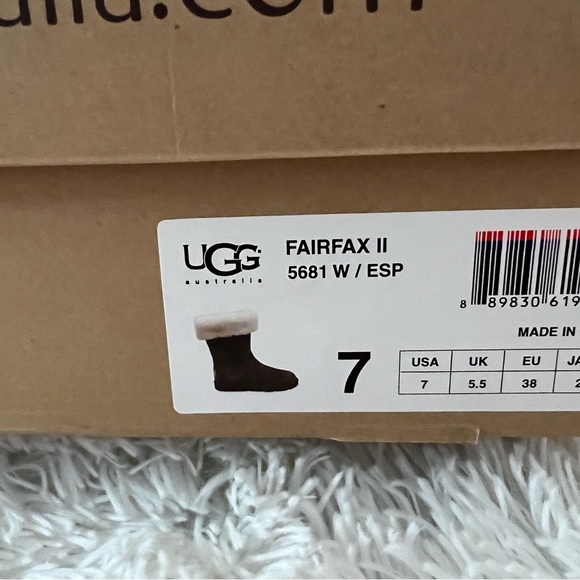 UGG Women Fairfax II Boots - LIKE NEW! - Picture 9 of 9